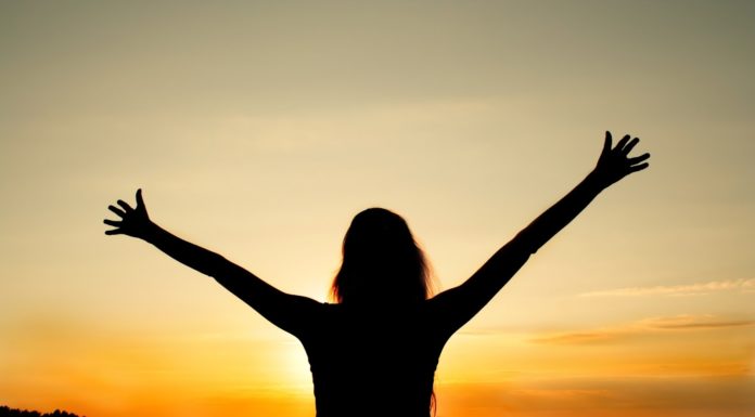 LA MUJER ES FUENTE DE AMOR Y DE VIDA, CONSTRUCTORA DE PAZ: IGLESIA CATÓLICA