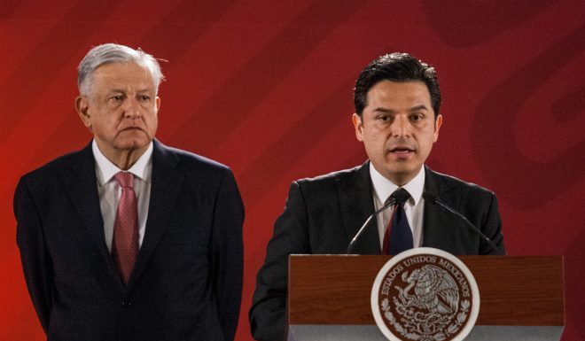 Denuncian a AMLO por muerte de niño