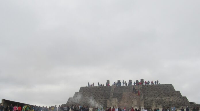 Quetzalcóatl: Dios, hombre, mito o leyenda.