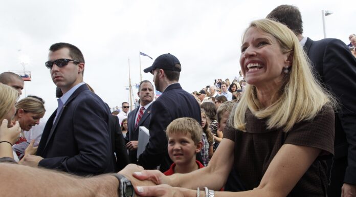 La esposa del candidato. La otra fuerza de la campaña política.