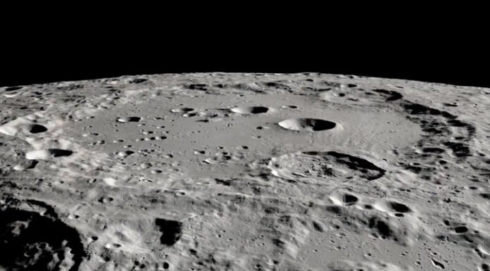 La NASA descubre agua en la Luna