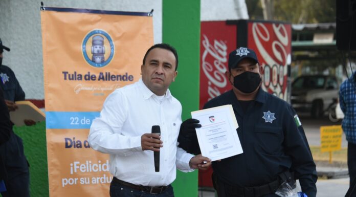 ENTREGA MANUEL HERNÁNDEZ BADILLO APOYOS DIRECTOS Y MÁS EQUIPO A SEGURIDAD PÚBLICA EN EL DÍA DEL POLICÍA