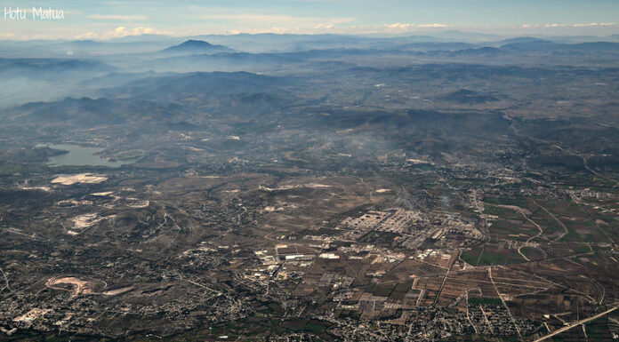 20 GRANDES MOMENTOS NEGROS EN LA HISTORIA DE TULA Al centro, la refinería. Más arriba, la ciudad de Tula. A la izquierda, la laguna de Requena. En la parte inferior, el Arco Vial Norte. Foto: Francisco Enrique Camacho Mezquita