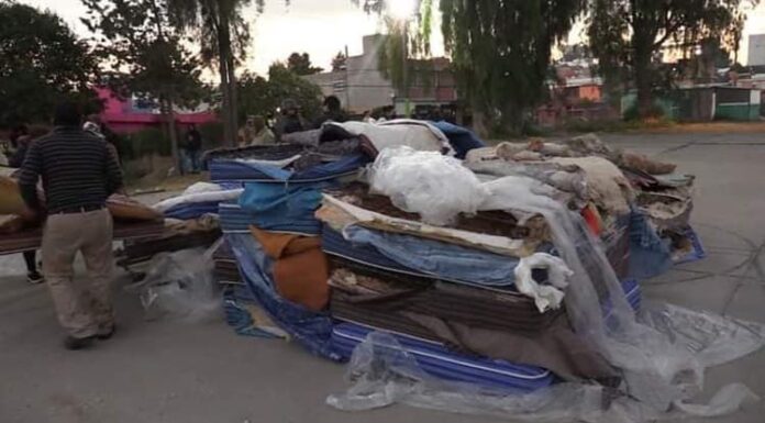 EN TULA, INICIAN QUEJA ANTE PROFECO POR COLCHONES EN MAL ESTADO ENTREGADOS A DAMNIFICADOS