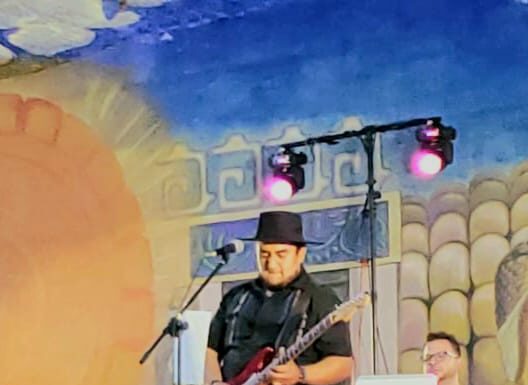 Talento tulense: Juan Alejandro, guitarrista de Proyecto Oldies