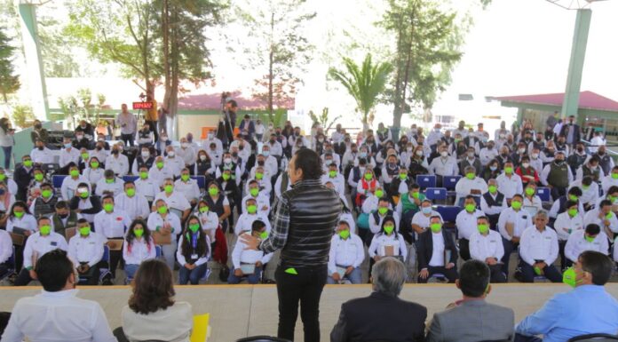 ENTREGA FAYAD NOMBRAMIENTOS DEFINITIVOS DE PLAZAS A 166 DOCENTES DEL COBAEH