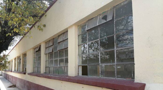 Regreso a clases muestra los daños de escuelas afectadas por la inundación