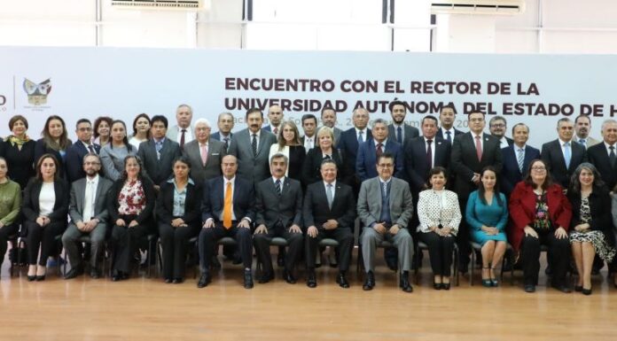 JULIO MENCHACA SE REÚNE CON AUTORIDADES DE LA UAEH