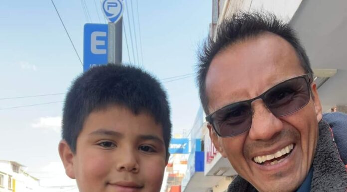 Tula: Niño vende dulces para completar para viaje a torneo de basquetbol