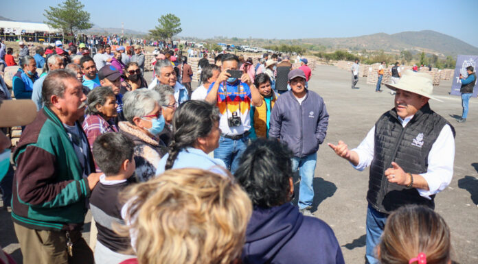 Gobierno de Tepeji entrega más de 350 toneladas de cemento para el mejoramiento de viviendas de 500 familias.
