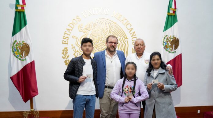 Entregan documentos migratorios a familia de expresidente de Perú