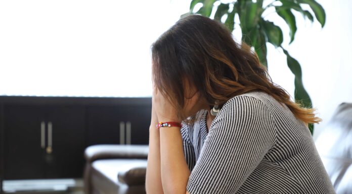 Advierten aumento de trastornos depresivos y suicidas durante el invierno