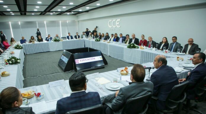 Natividad Castrejón se reunió con escuelas particulares incorporadas en EMS