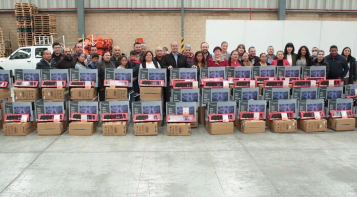 SEPH entregó equipos de cómputo a escuelas de Educación Básica