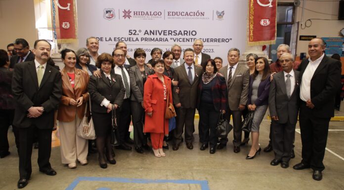 Encabeza Julio Menchaca la conmemoración del 52 aniversario de la primaria Vicente Guerrero