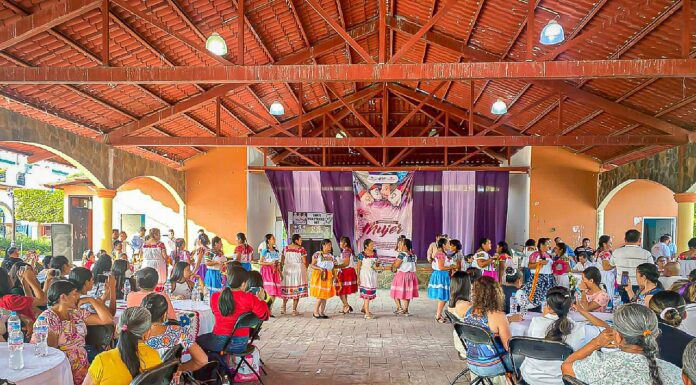 La Secretaría de Contraloría recorre municipios de la Huasteca en el marco del #8M