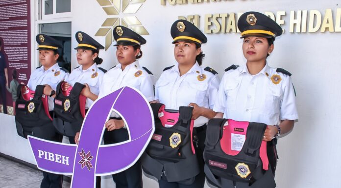 MUJERES POLICÍAS DE LA PIBEH RECIBEN CHALECOS BALÍSTICOS ESPECIALES PARA SU GÉNERO