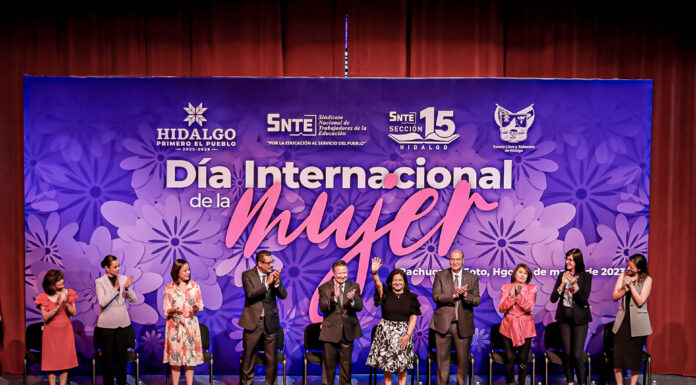 Ante cientos de maestras Menchaca Salazar refrenda compromiso con las mujeres