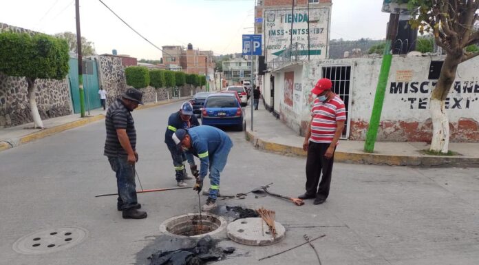 Comisión de agua de Tepeji realiza mantenimiento al drenaje sanitario en varias puntos del municipio