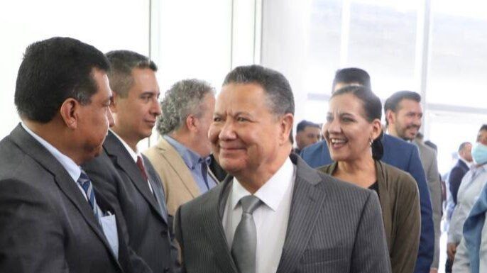 Menchaca envía iniciativas para transformar la administración pública de Hidalgo