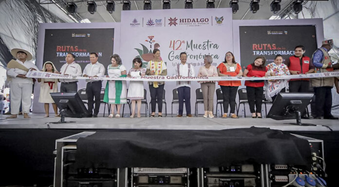 Con obra pública, Menchaca Salazar inaugura la 42ª Muestra Gastronómica de Santiago de Anaya