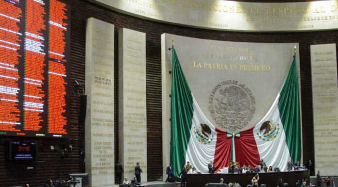 Reducen a 18 años edad mínima para ser diputado federal