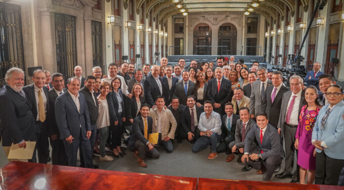 Participa Julio Menchaca en reunión de gobernadores con AMLO en Palacio Nacional