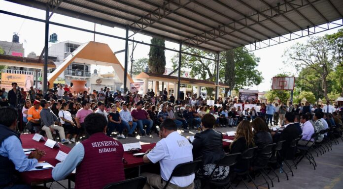 Gobierno de Hidalgo mantiene cercanía con pobladores de Atotonilco de Tula
