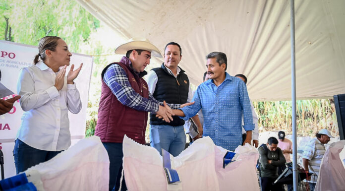 Se entrega avena y apoyos económicos agrícolas-pecuarios para el campo