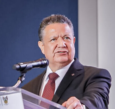 Envía Menchaca Salazar paquete de iniciativas anticorrupción