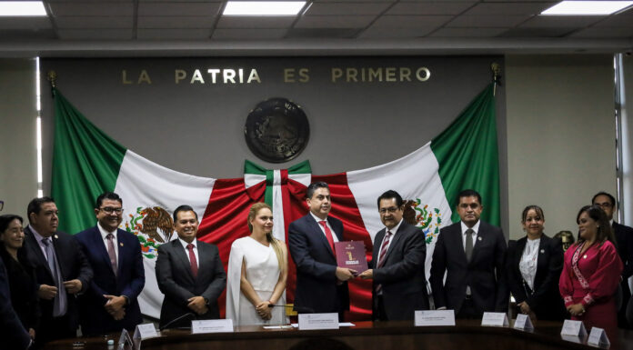 Entrega Olivares Reyna el Primer Informe de Gobierno en el Congreso del Estado