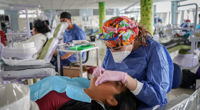 DIF Hidalgo beneficia con tratamiento dental a personas mayores