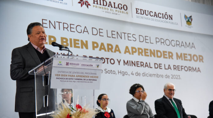 Entrega Gobierno de Hidalgo lentes a estudiantes de nivel básico