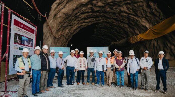 AMLO supervisó obras de la carretera Real del Monte-Huasca; informa avance del 75%