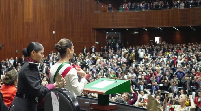 Julio Menchaca asiste a toma de protesta de la presidenta Claudia Sheinbaum