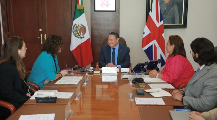 Se reúne Julio Menchaca con embajadora del Reino Unido