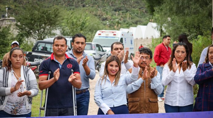 La presidenta de Tezontepec da inicio a la obra de pavimentación hidráulica en la calle Xóchitl