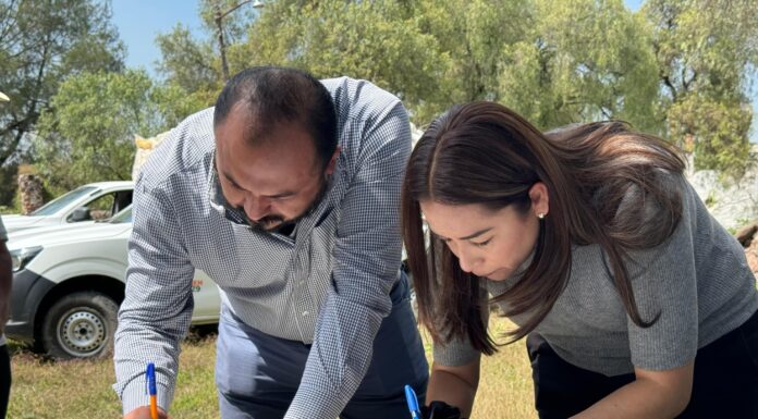 Para evitar la contaminación de los campos de cultivo firma convenio Claudia Sandoval con CESAVEH y comisariados en Atitalaquia