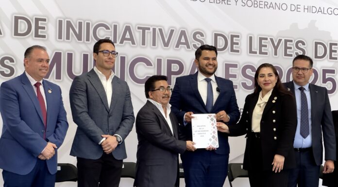 Jorge Reyes entrega en el Congreso del Estado la iniciativa de Ley de Ingresos 2025 para Pachuca