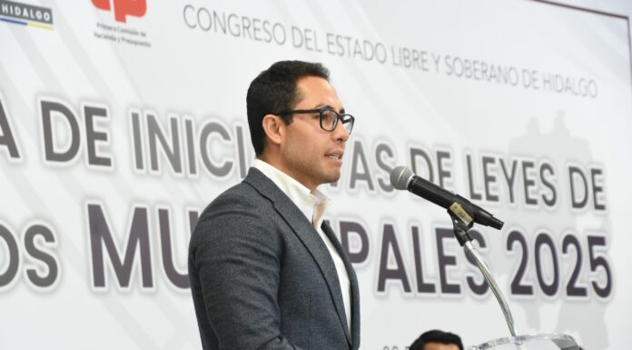 Alcaldes entregan iniciativas de ley de ingresos para el 2025