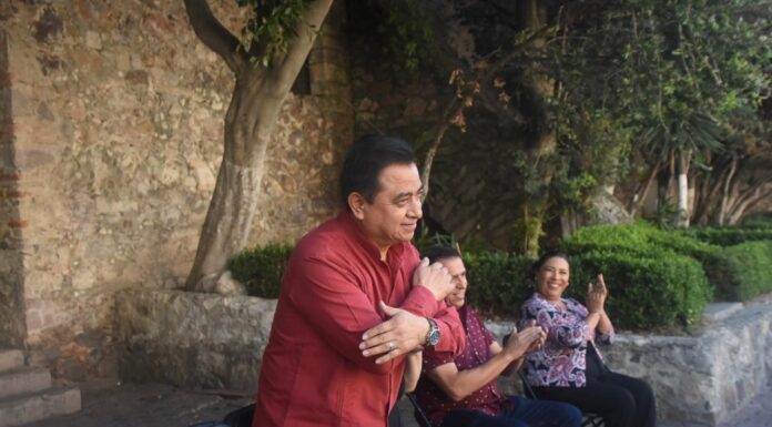 Andrés Velázquez asiste a asamblea