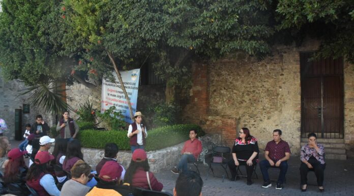 Andrés Velázquez asiste a asamblea informativa