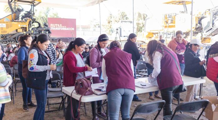 Entrega de Apoyos Económicos a Artesanas de Tepeji del Río