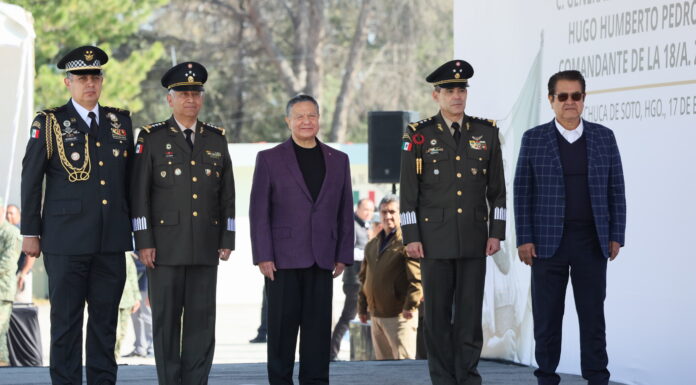 Julio Menchaca recibe al nuevo comandante de la 18/a. Zona Militar
