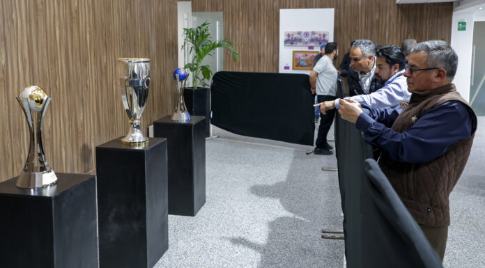 Exhiben trofeos del Club Pachuca en el edificio del Gobierno de Hidalgo