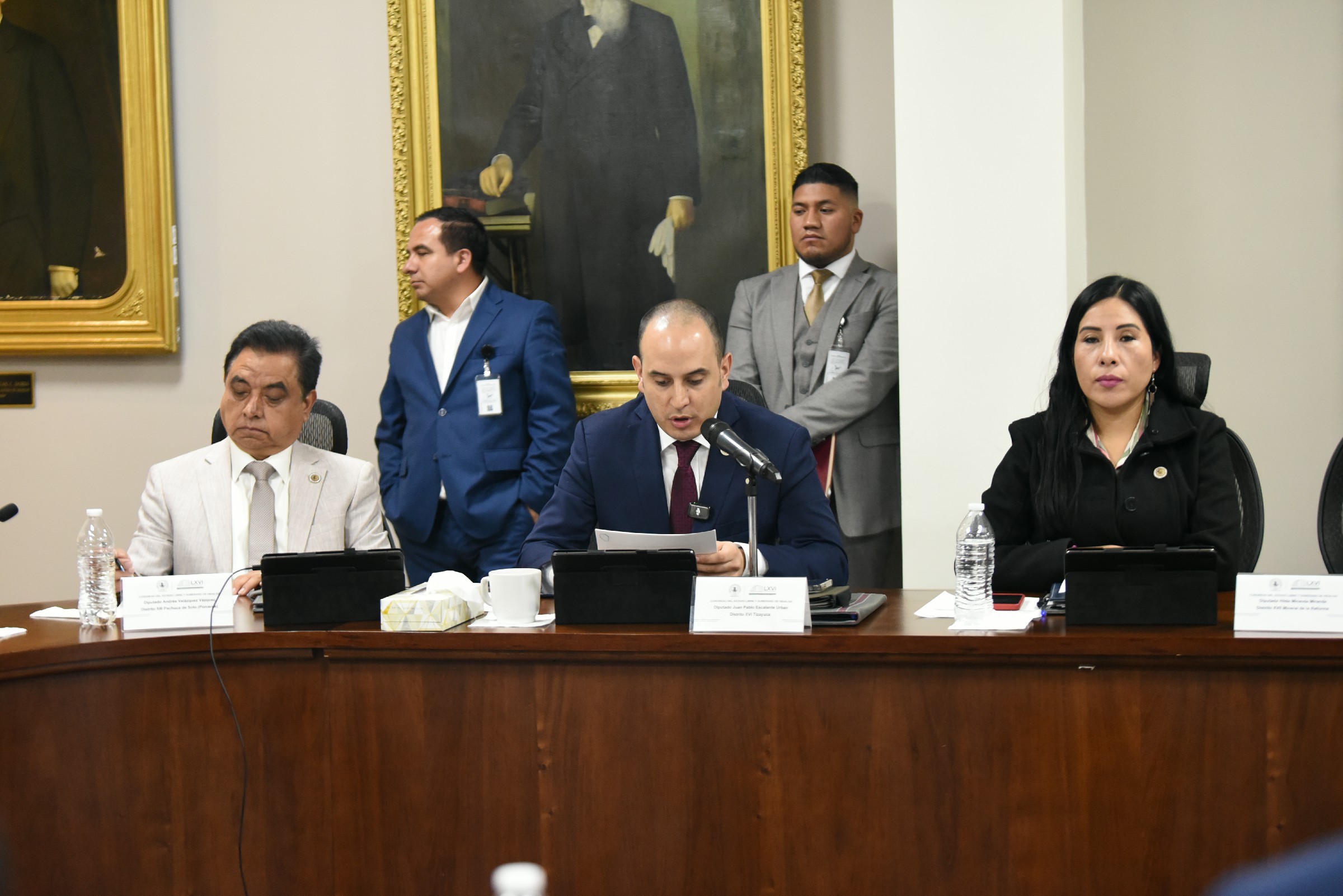 Congreso de Hidalgo escucha propuestas de jóvenes - Revista DeFRENTE