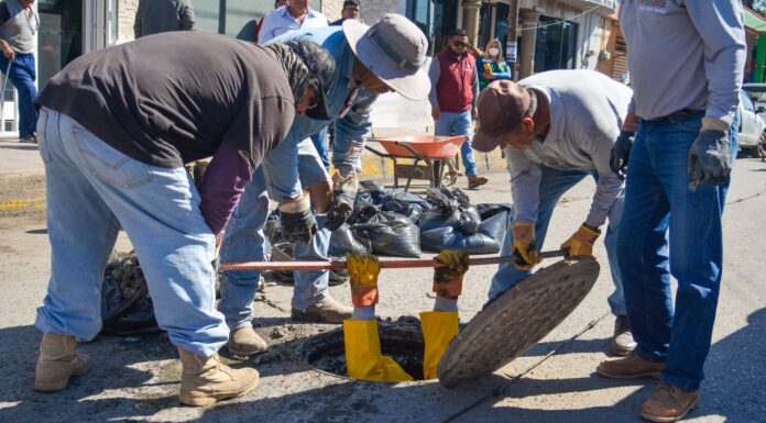 Se realizan trabajos de desazolve en puntos críticos de Ixmiquilpan