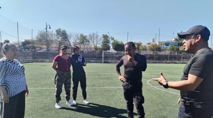 Policía de Mineral de La Reforma capacita a mujeres en defensa personal.