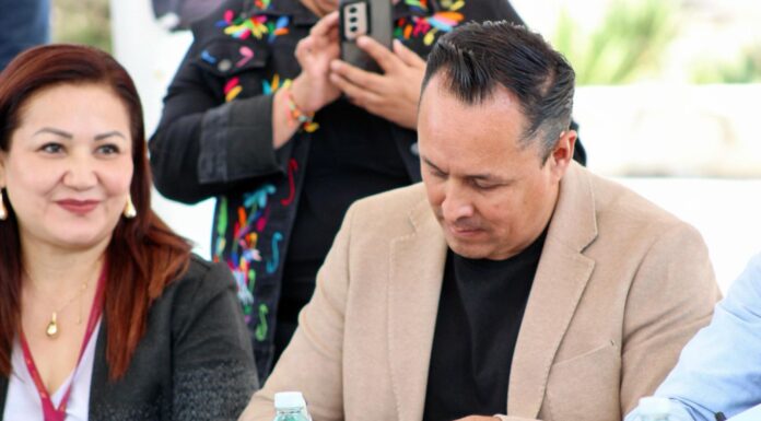 Cristhian Martínez firma la “Agenda Común”; un compromiso con el medio ambiente.