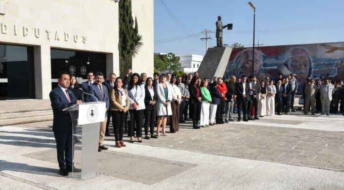 Congreso del estado honra a los símbolos patrios con “Lunes Cívico”